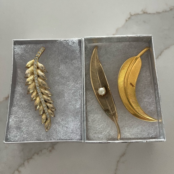 Vintage bundle Gold‎ tone leaf Pins and hair clip Lot - Picture 1 of 12